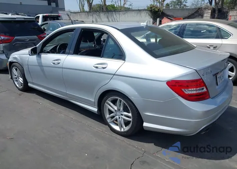 2014 Mercedes-Benz C 250 Sport z USA, uszkodzony, nr VIN WDDGF4HB3EG251447